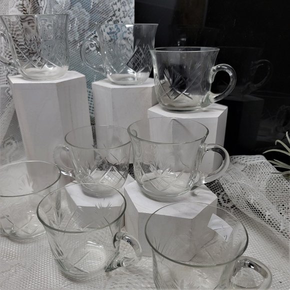 Vintage Glass Coffee Tea Cups Clear w/ Cut Design 8 Pc - Picture 9 of 10